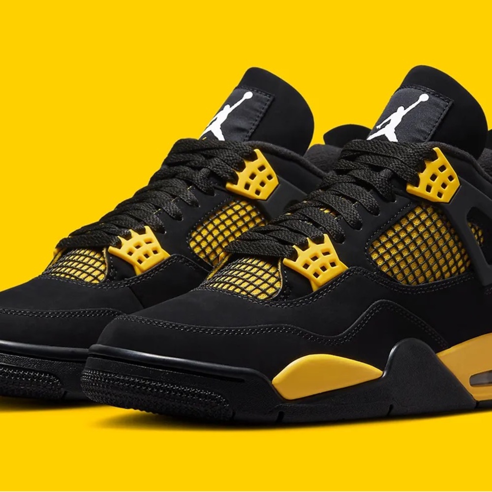 Nike Air Jordan 4 Retro Thunder 2023 in size 9.5